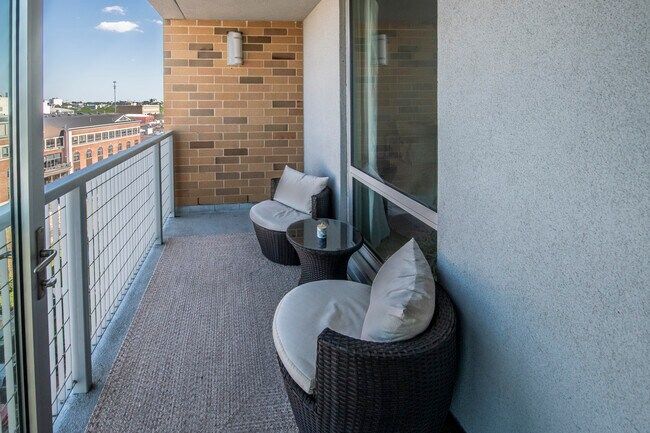 Building Photo - 301 N Neil St