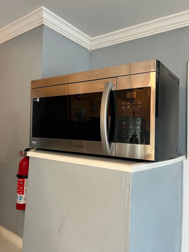 Building Photo - 2635 Royal St