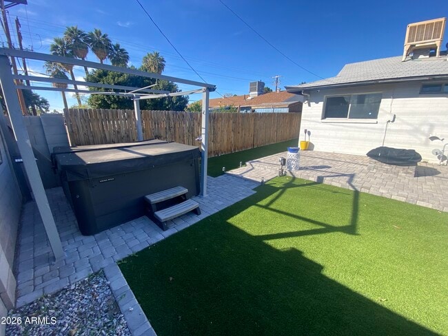 Building Photo - 4627 W Rose Ln