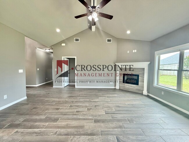 Building Photo - 3 Bedroom 2 Bathroom Home in Lindale!
