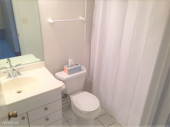 Building Photo - 2 br, 1.5 bath Condo - 1328 Inverrary Ln