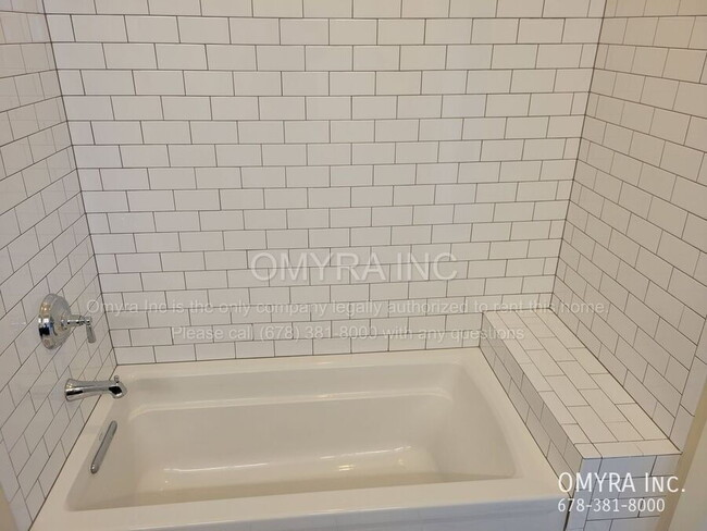 Building Photo - Stunning 3-Bedroom Midtown Condo with City Views!