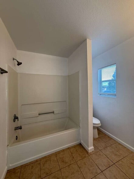 Building Photo - 5331 Bakersfield St