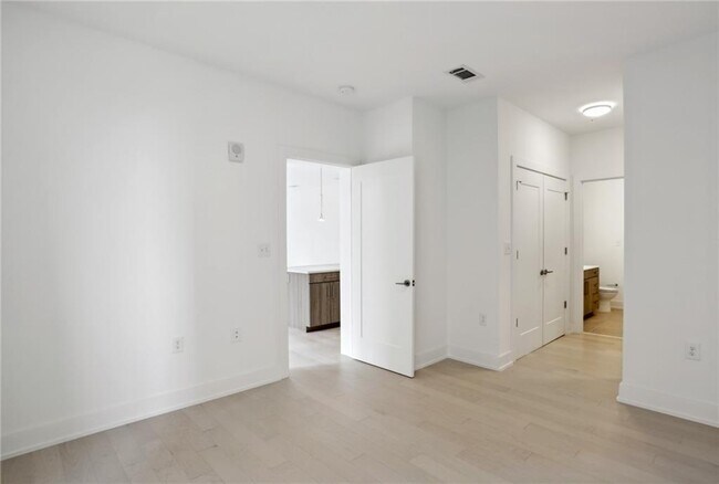 Building Photo - 775 Juniper St NE