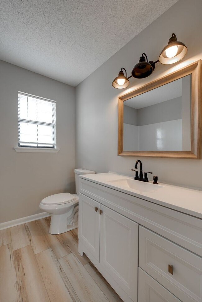 Building Photo - 340 Alpine Dr