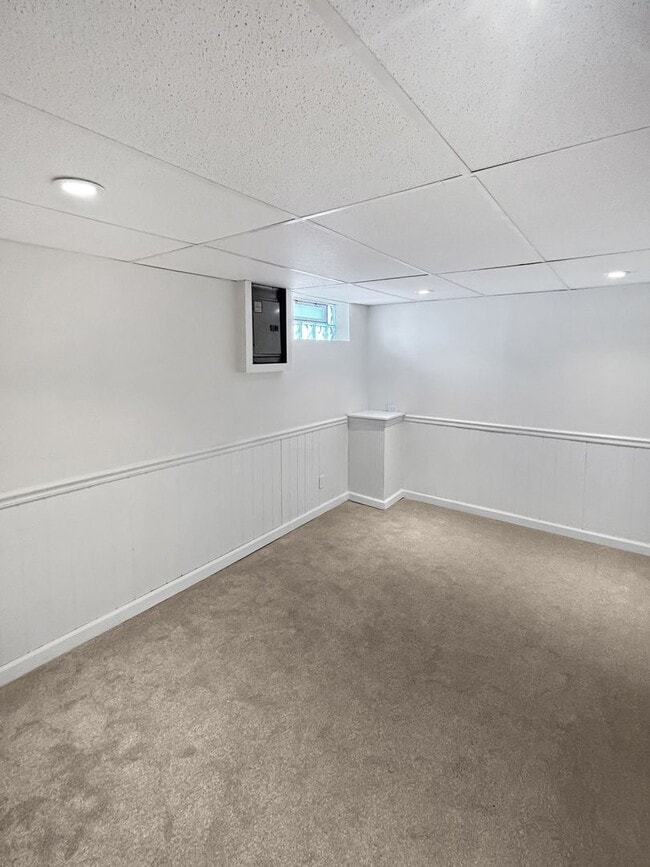 Building Photo - Welcome to this charming 2-bedroom, 1-bathroom home located in the heart of Crescent Township, PA