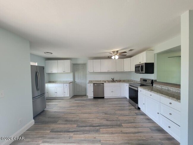 Building Photo - 836 Miles Dr