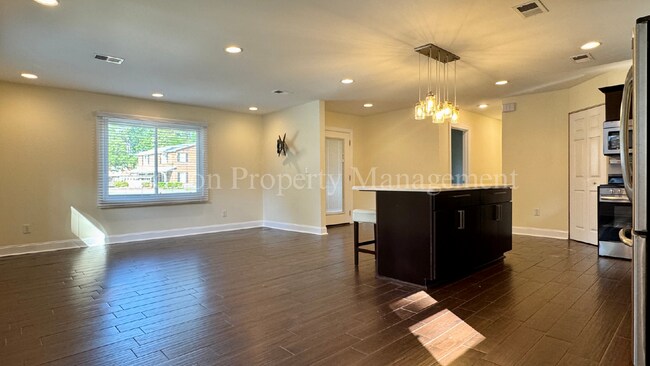 Building Photo - 366 Lullwater Dr