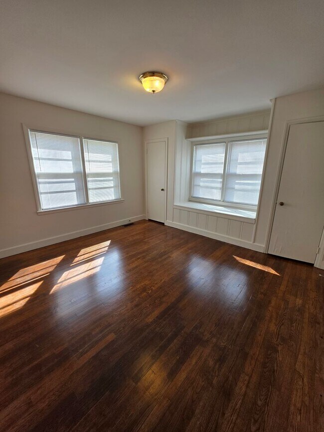 Building Photo - 3 BR House UTILITIES INCL!!!!