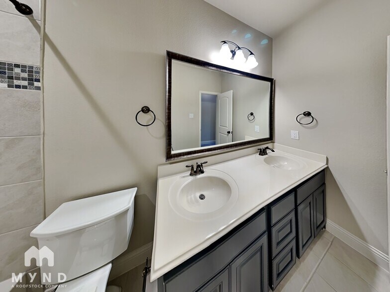 Building Photo - 4144 Riverside Dr