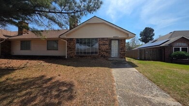 Building Photo - Wonderful 2 Bedroom Duplex in Bethany!  $1250 Per Month!