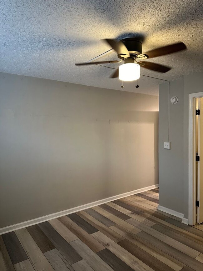 Building Photo - Evian Tower Condominium: 1BD/1BA and comes with assigned parking space. AVAILABLE NOW 2/1/24