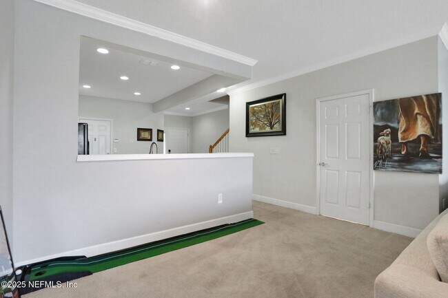 Building Photo - 6846 Roundleaf Dr