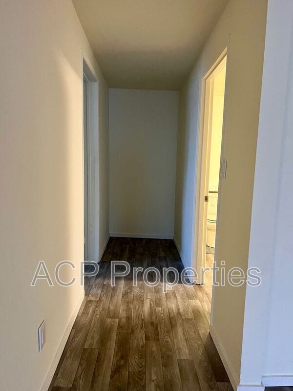 Building Photo - 1585 E Badger Rd