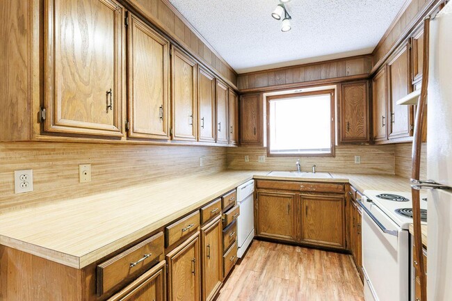 Building Photo - 6411 York Dr