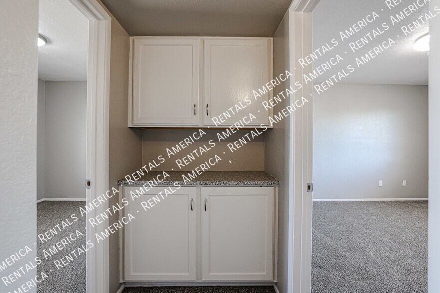 Building Photo - 1453 W Tonopah Dr