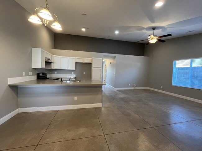 Building Photo - 5326 Hillside133