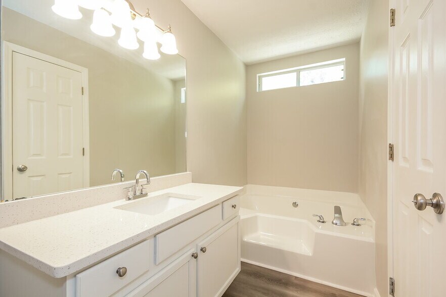 Building Photo - 3054 Aberdeen Way