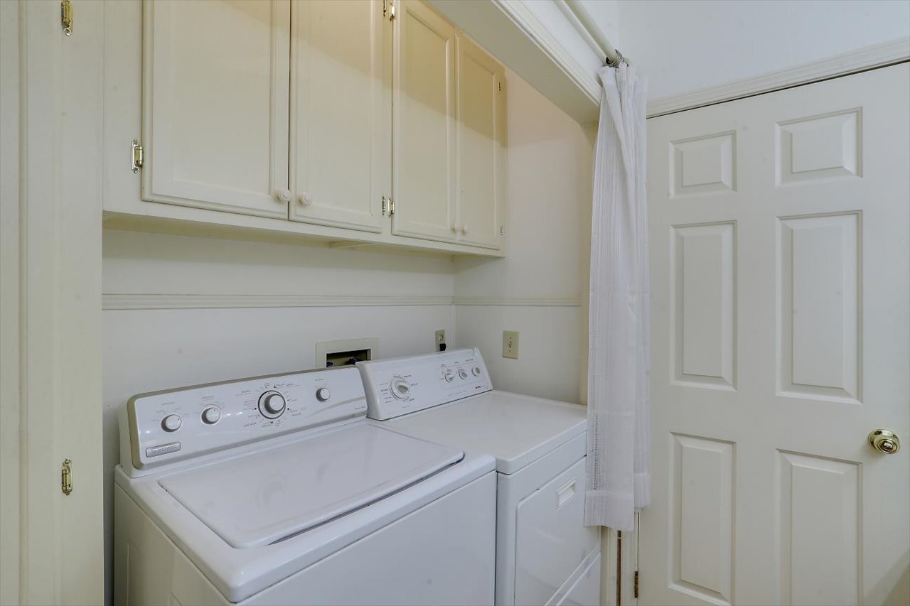 Building Photo - 1330 Roxbury Ct
