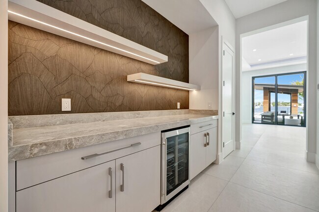 Building Photo - 416 S Lake Dr