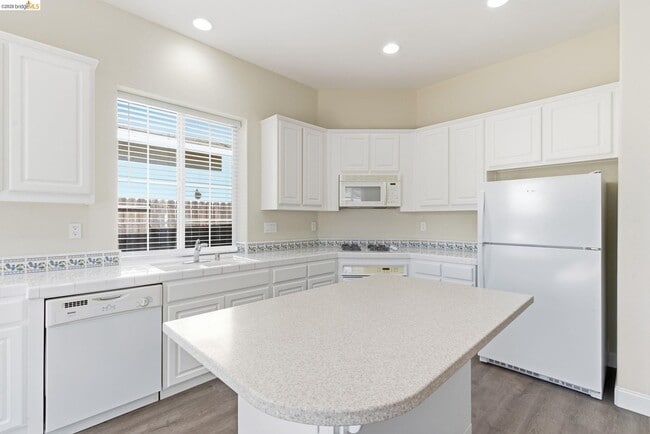 Building Photo - 1067 Somersby Way