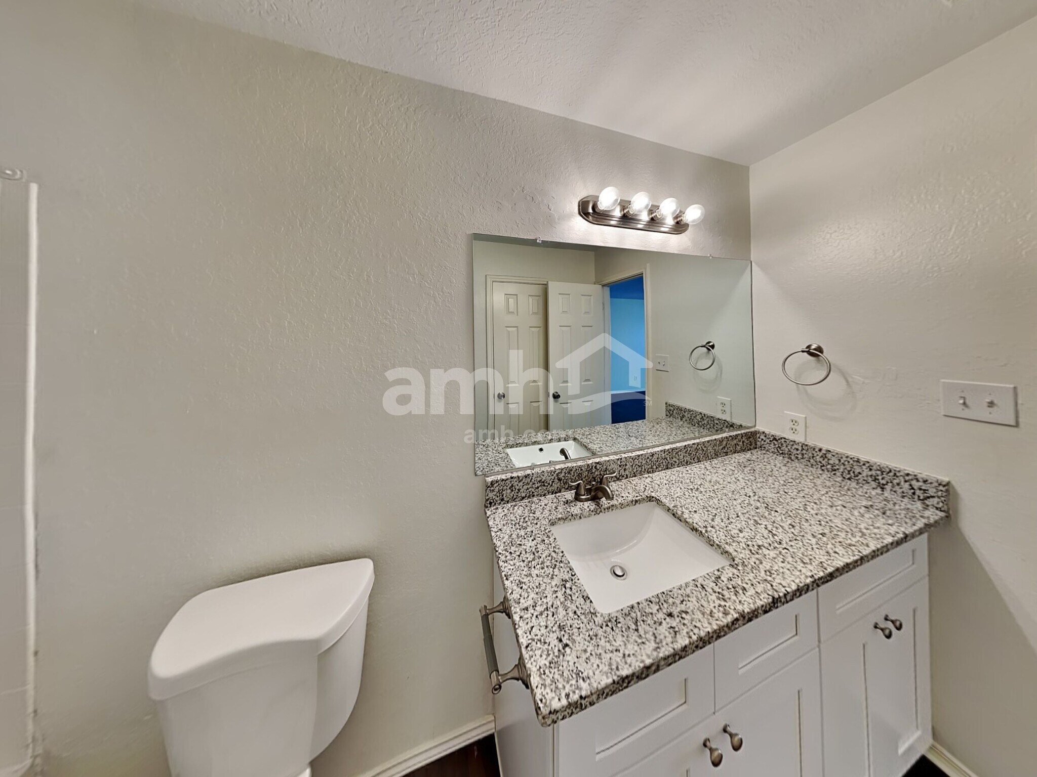 Building Photo - 5043 Viking Coral
