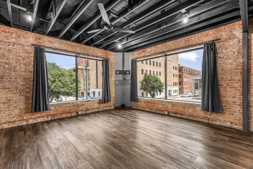 Building Photo - 901 9th St