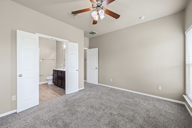 Building Photo - Move-In Ready! 3 Bed, 2Ba Home in Westfiel...