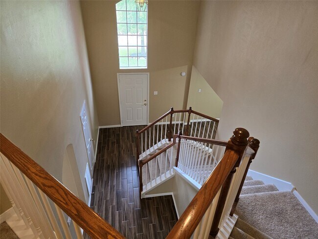 Building Photo - 1820 Branch Hill Dr