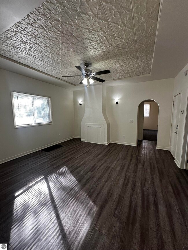 Building Photo - 315 E Bellows St