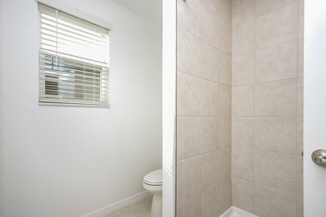 Building Photo - 7320 Spring Snowflake Ave