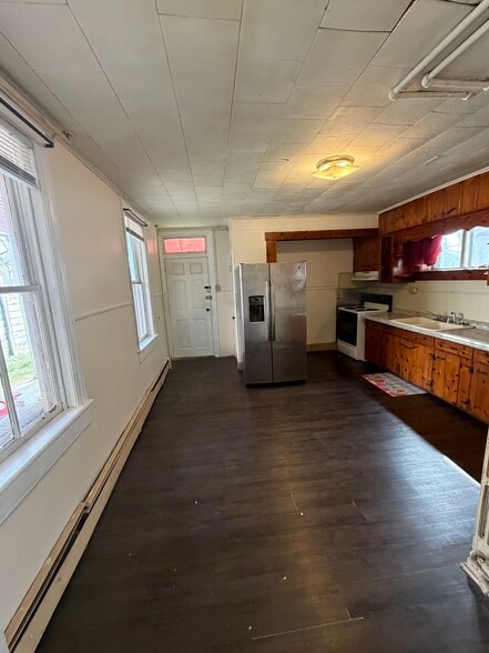 Kitchen - 226 Lincoln Way W