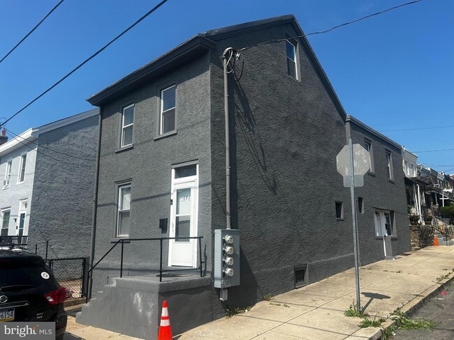 Building Photo - 171 E Sharpnack St