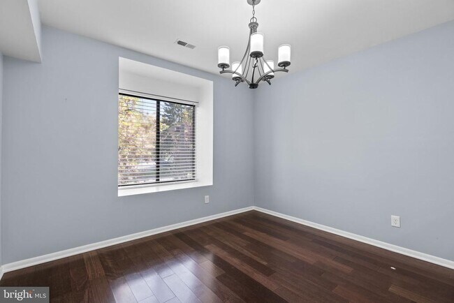 Building Photo - 6 Mullingar Ct