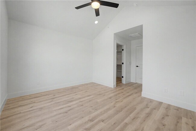 Building Photo - 602 N 6th St