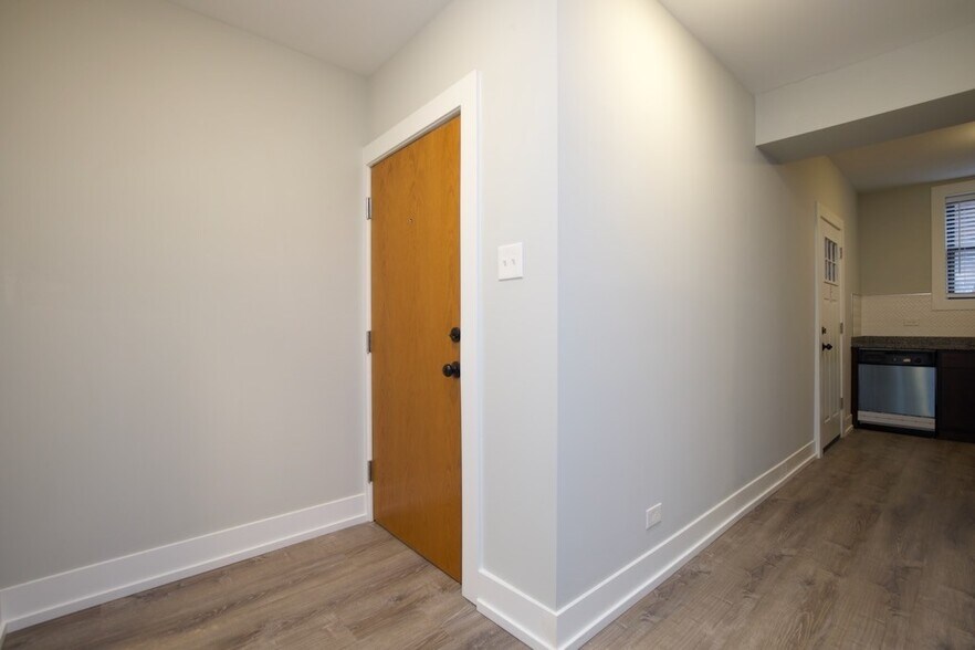 Building Photo - 1128 Maple Ave