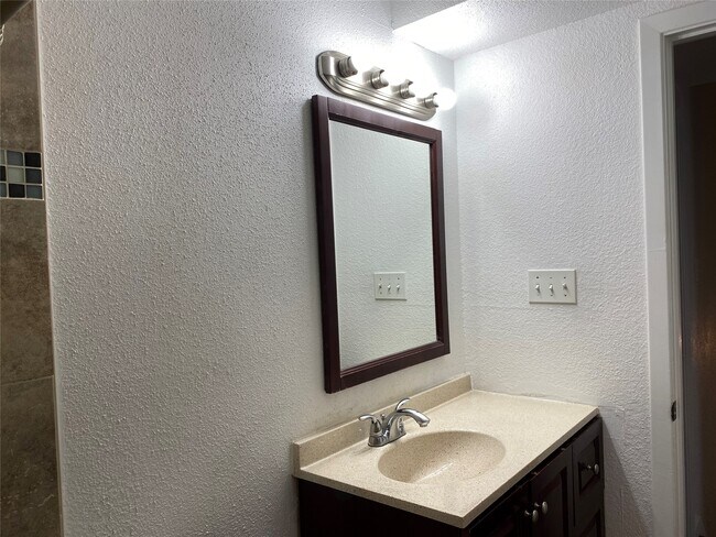 Building Photo - 6201 Ranchester Dr