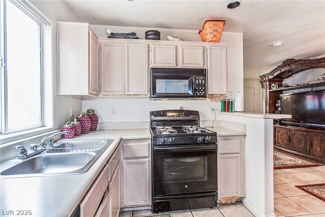 Building Photo - 5237 Steinbrenner Ln