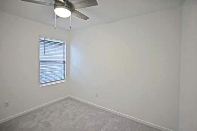 Building Photo - 12105 Floral Blossom