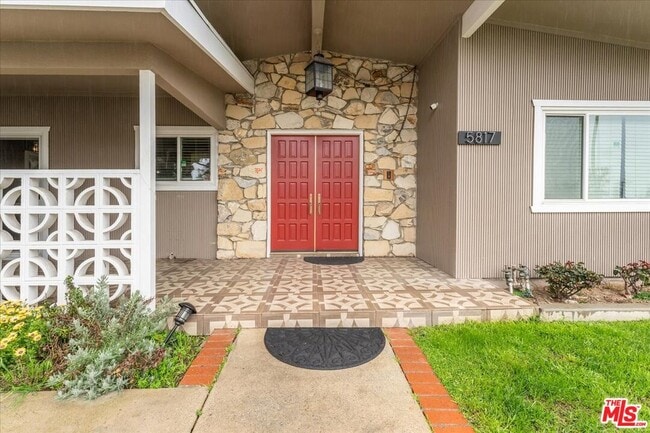 Building Photo - 5817 Lockhurst Dr