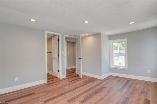 Building Photo - Beautifully remodeled single family home!