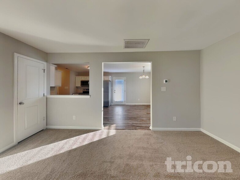 Building Photo - 147 Cattail Ln