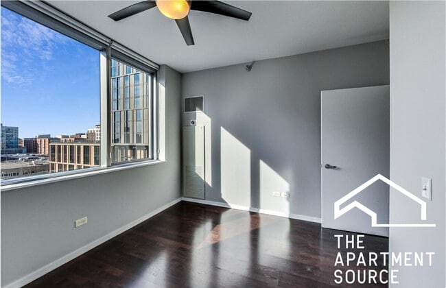 Building Photo - 123 S Green St