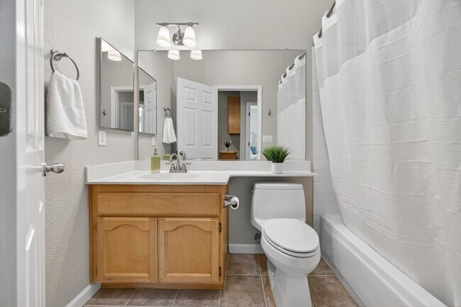 Building Photo - 2726 Genesee Dr