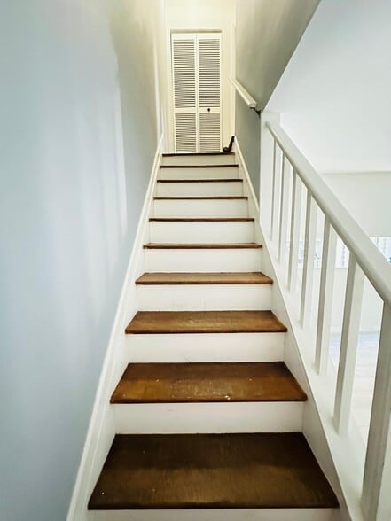 Stairs - 4908 W Brigantine Ct