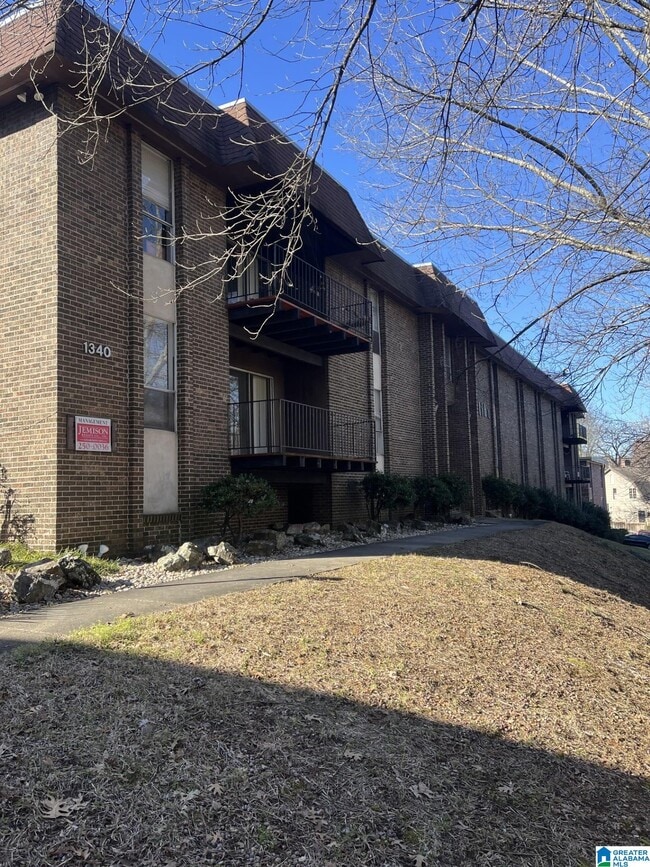 Building Photo - 1340 32nd St S