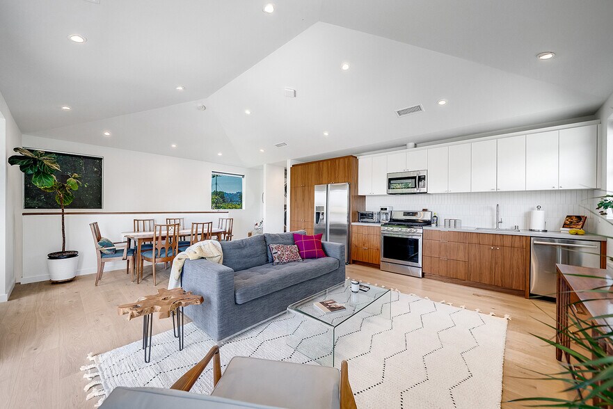 Building Photo - 4539 Beck Ave