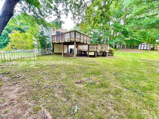 Building Photo - 3 Bed, 2.5 Bath Home with Fenced Yard & Garage / Pet-Friendly / Available Now!