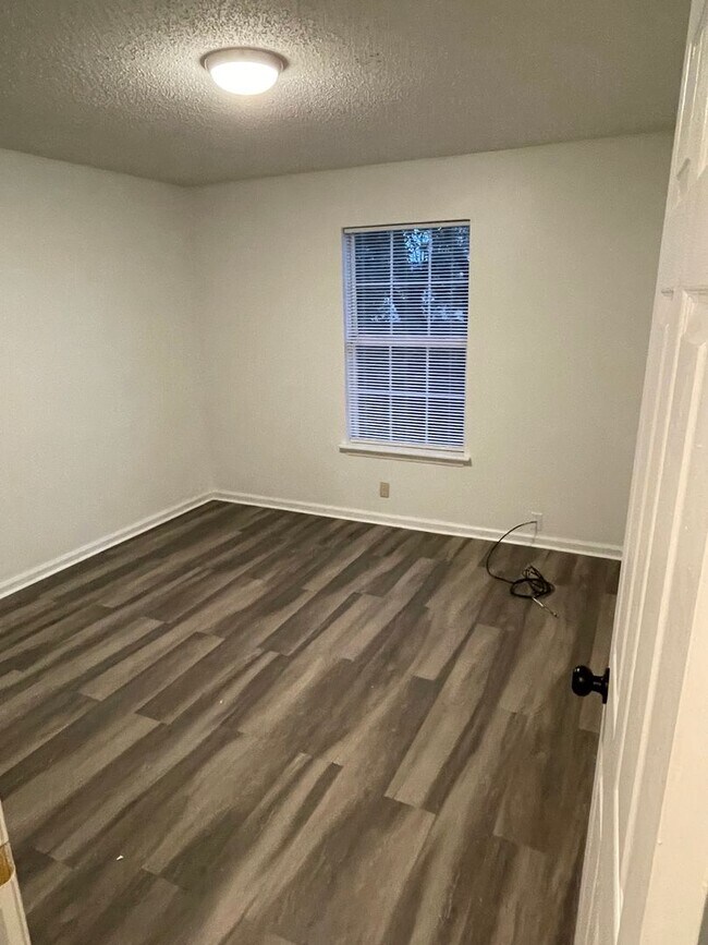 Building Photo - 8722-8722 Hickory St