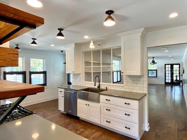 Building Photo - 3611 Bradenton Rd